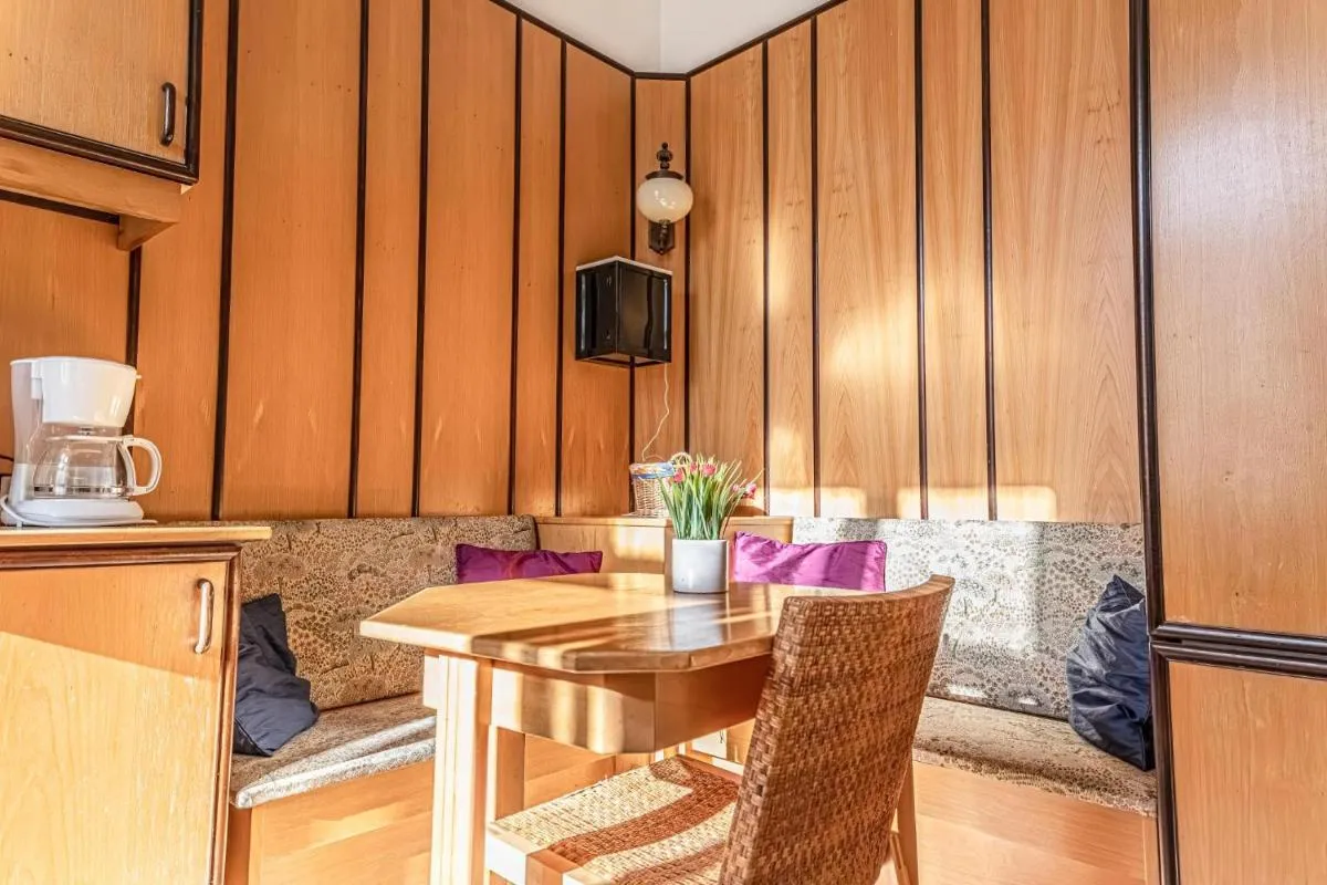 Large 4BR Apt Near Karlsplatz Ideal for Big Groups - 3