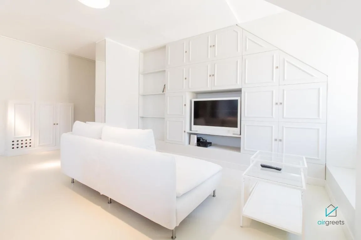MODERN, MINIMALIST FLAT IN VIENNA