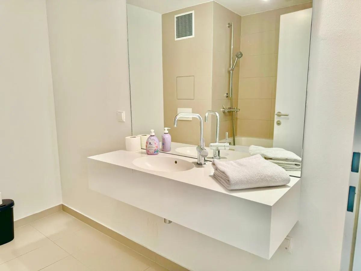 Modern 150 m2 Maisonette – Private Garden & Free Parking - 3