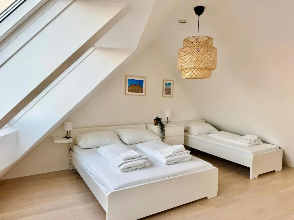 Modern 150 m2 Maisonette – Private Garden & Free Parking