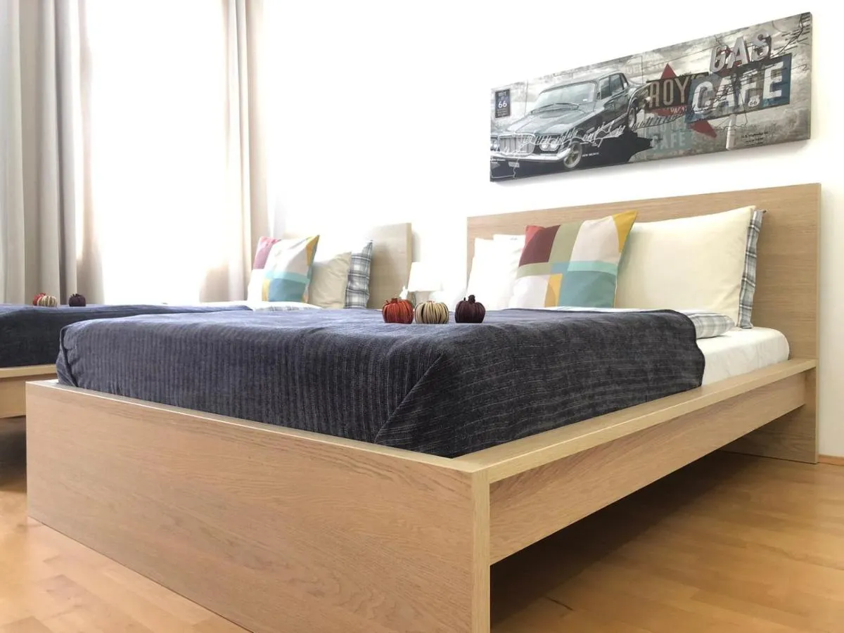New, bright apartment near the metro! - 2