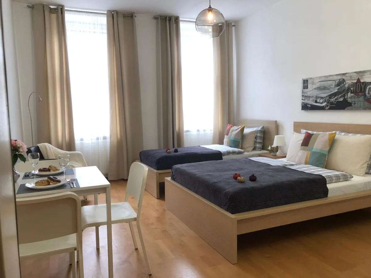 New, bright apartment near the metro! - 3