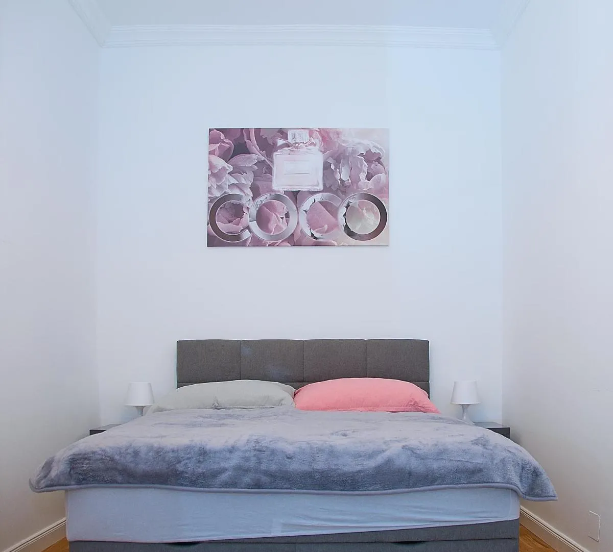 Pink Lotus Apartment - 2