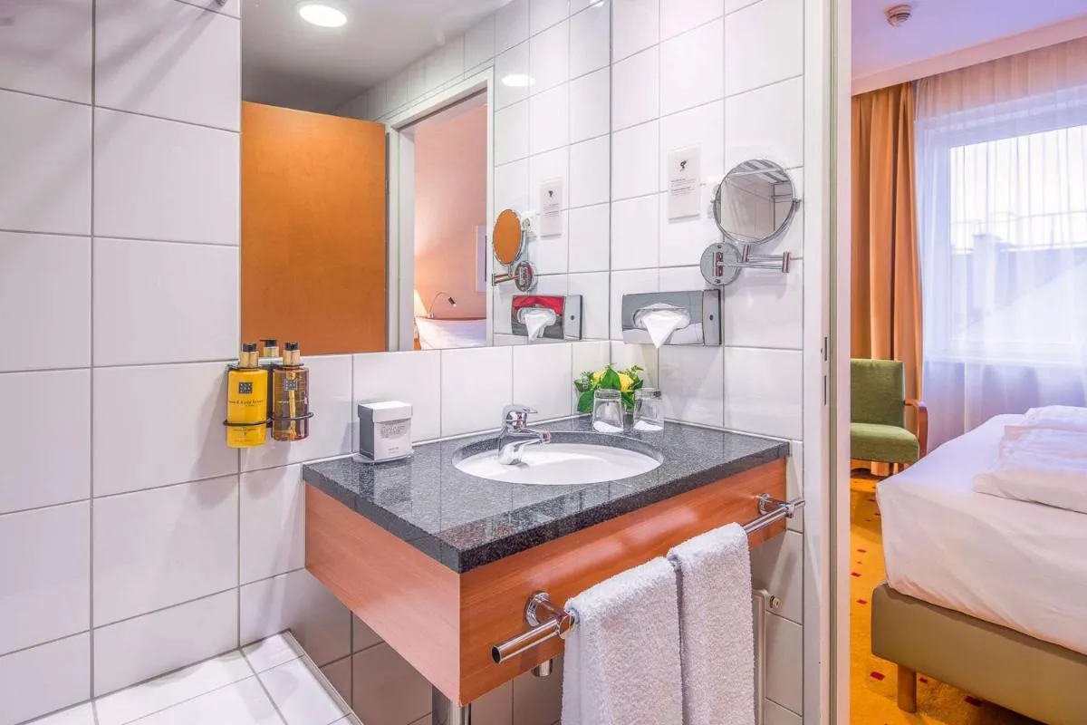 Quality Hotel Vienna - 3