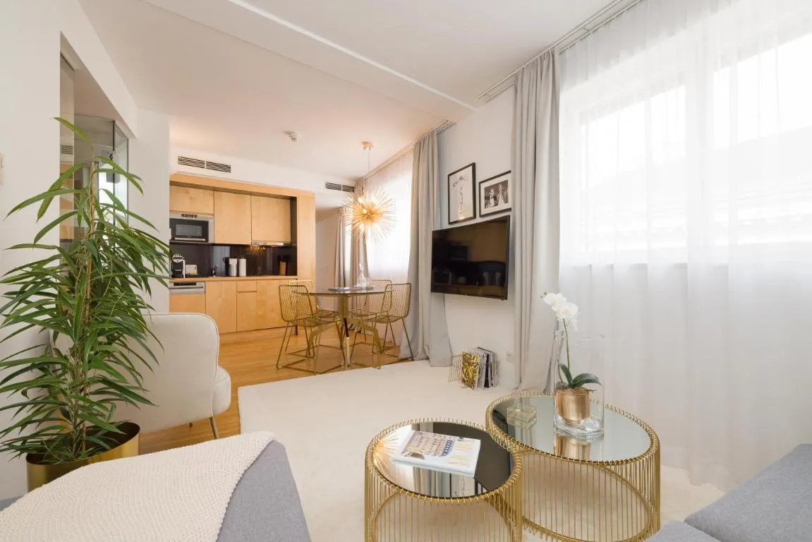 Rafael Kaiser – Premium Apartments City Centre – Contactless 24h Check-In