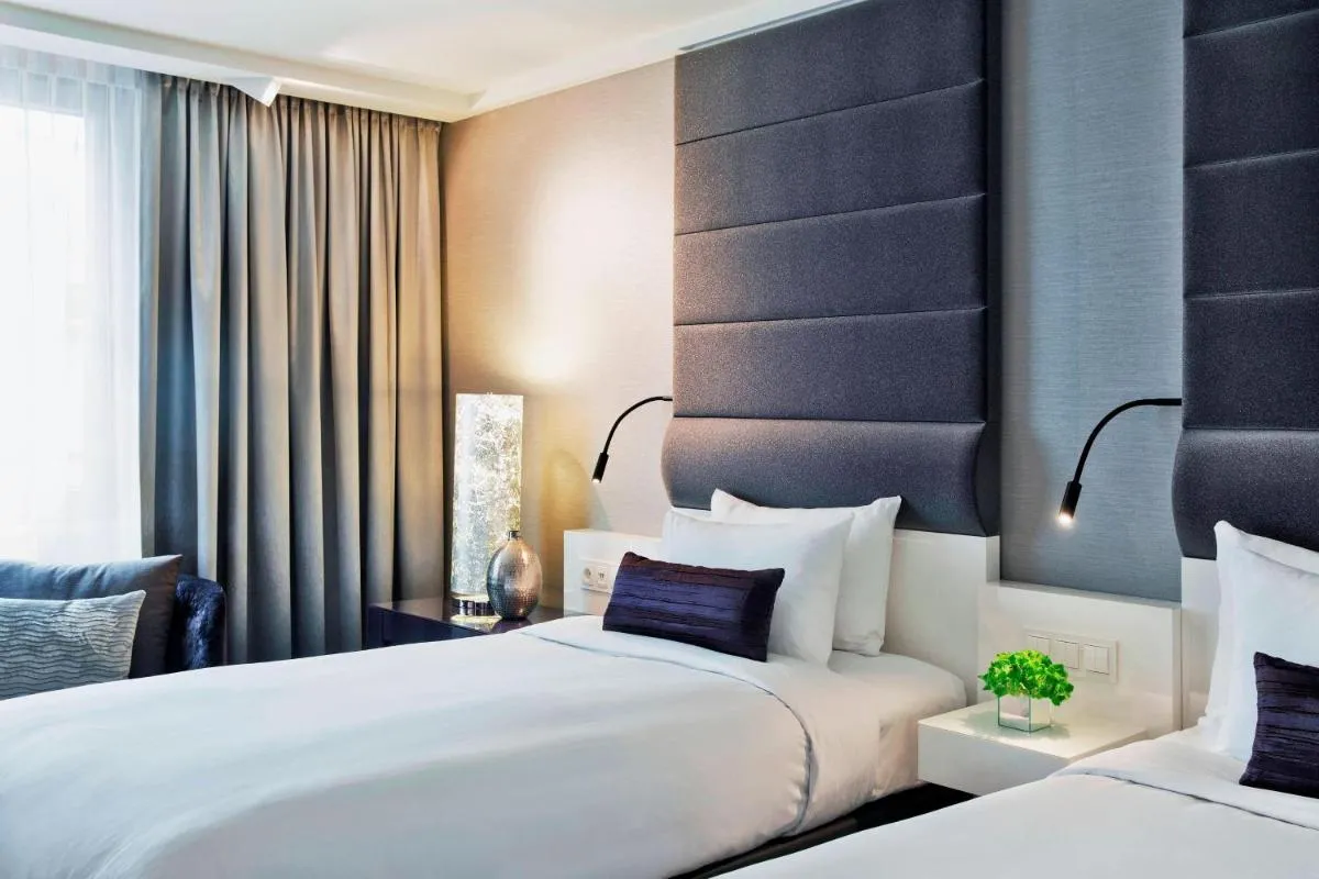 Renaissance Wien Hotel - 2