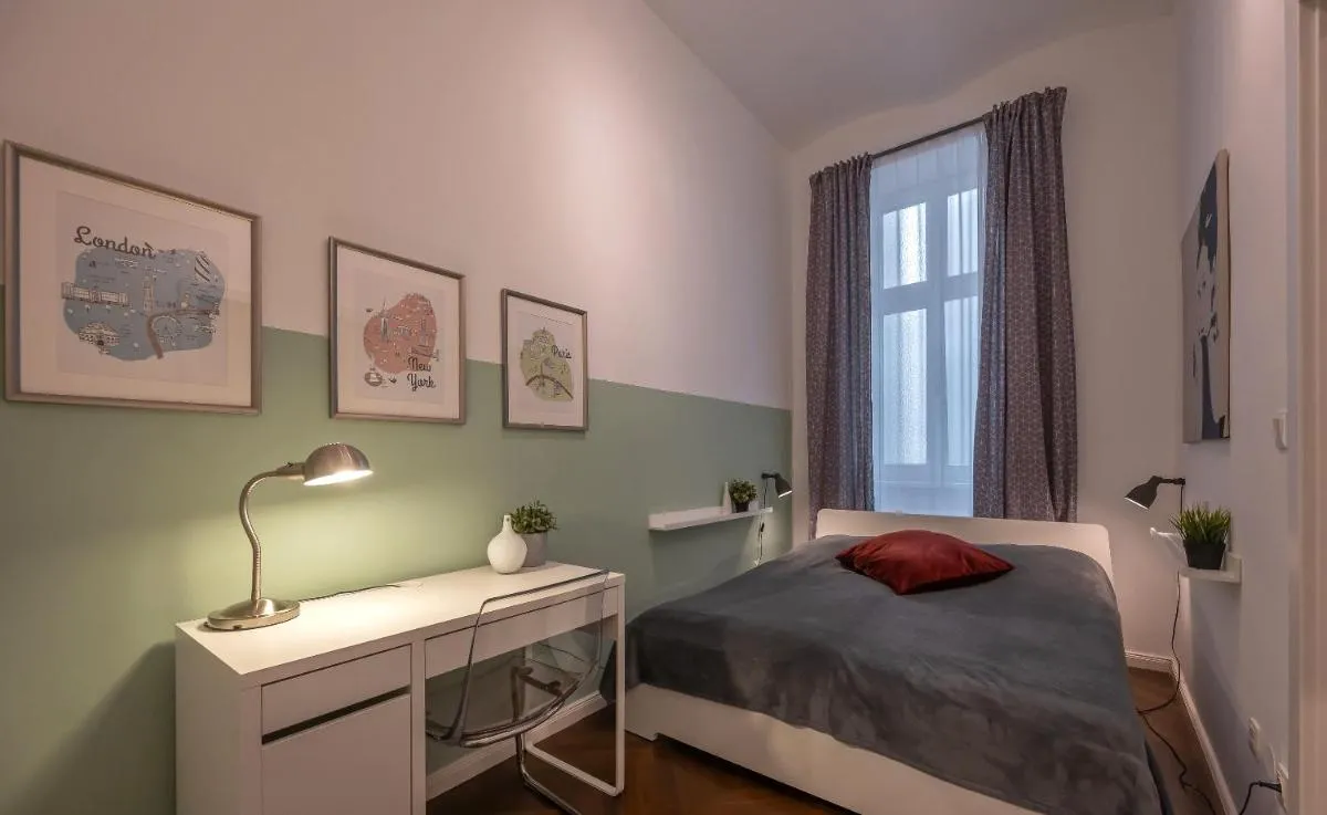 Stylish City Center Apartment - 2