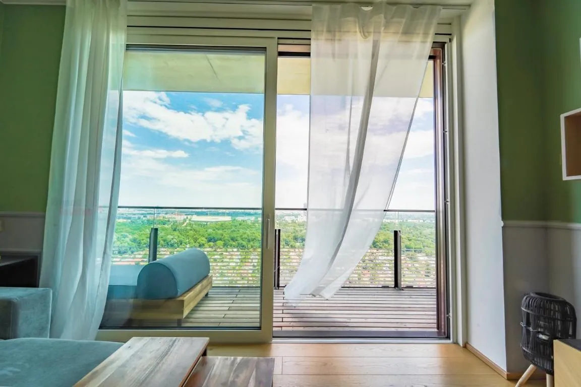 TrIIIple 7Heaven – Amazing View on top floor with rooftop pool