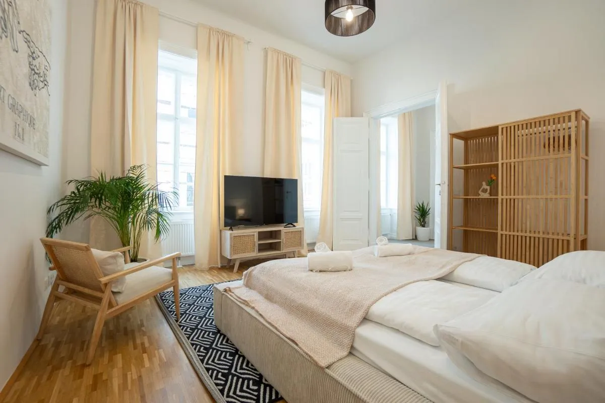 Vibrant 107 m2 flat in the city center - 2