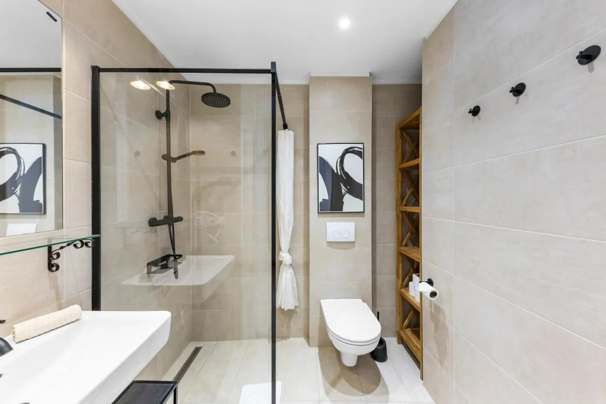 Vienna Chic Residences #13 * Brand New * - 3