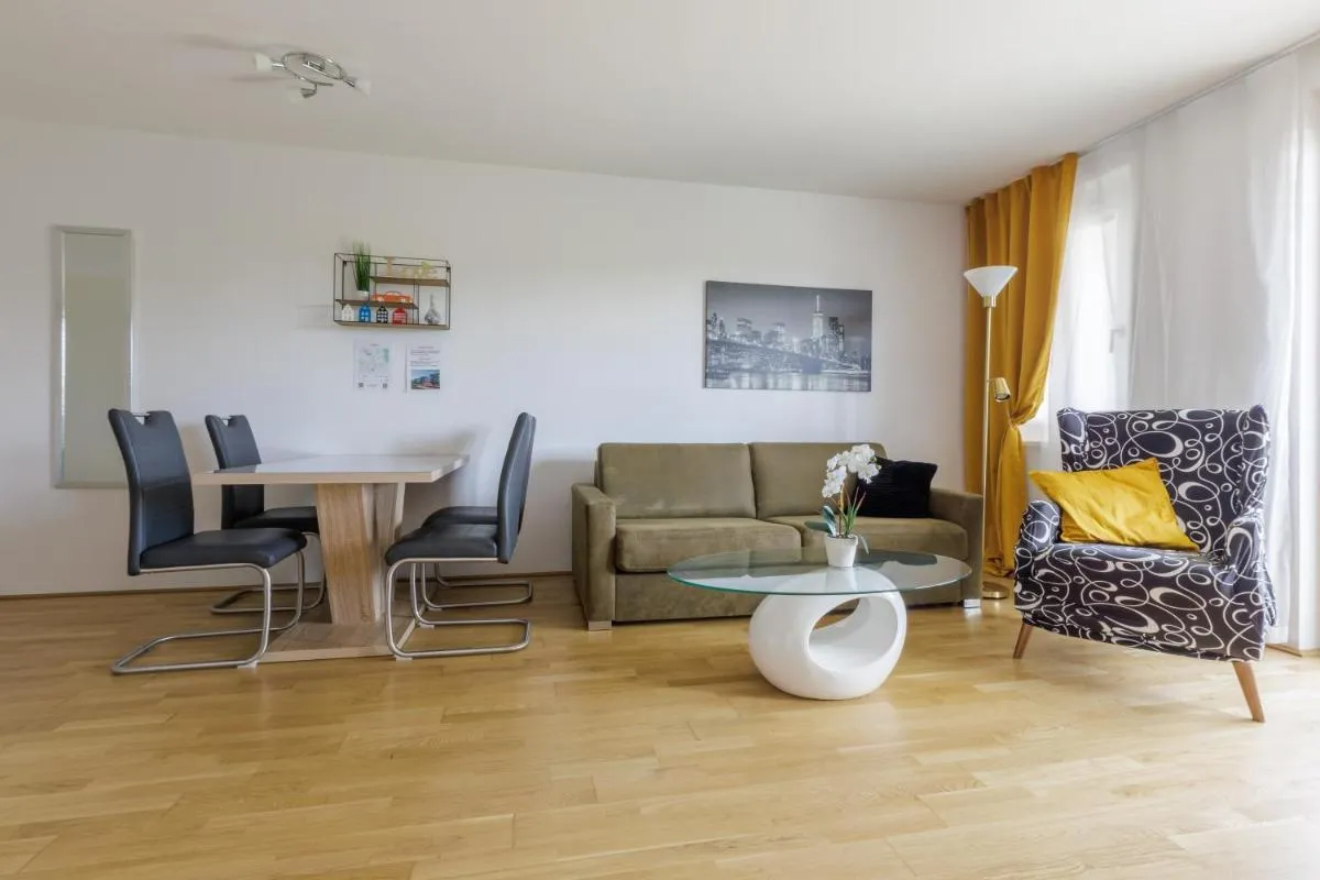 Vienna City and SPA – Modern Apartments next to Therme Wien & 15 Minutes to the City Center - 2