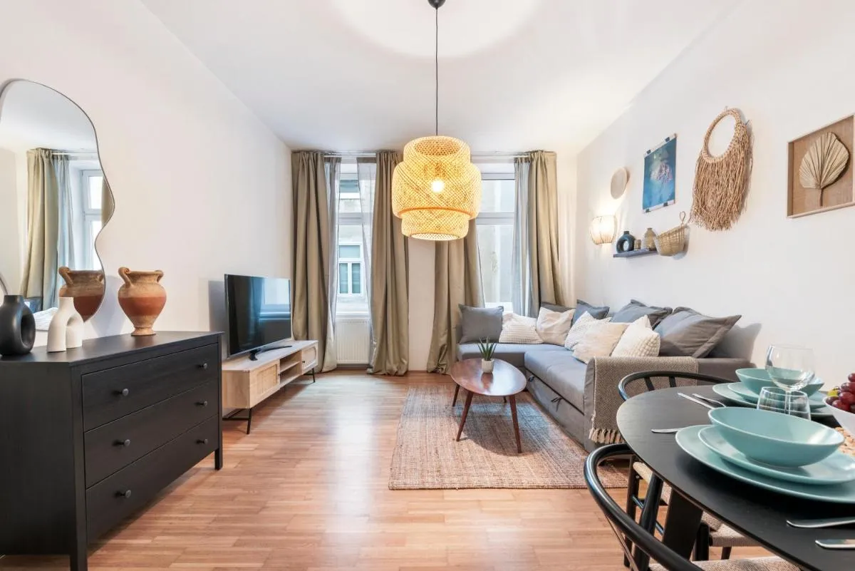 Warm & Vivid Residence – 15 minutes away from Center - 3
