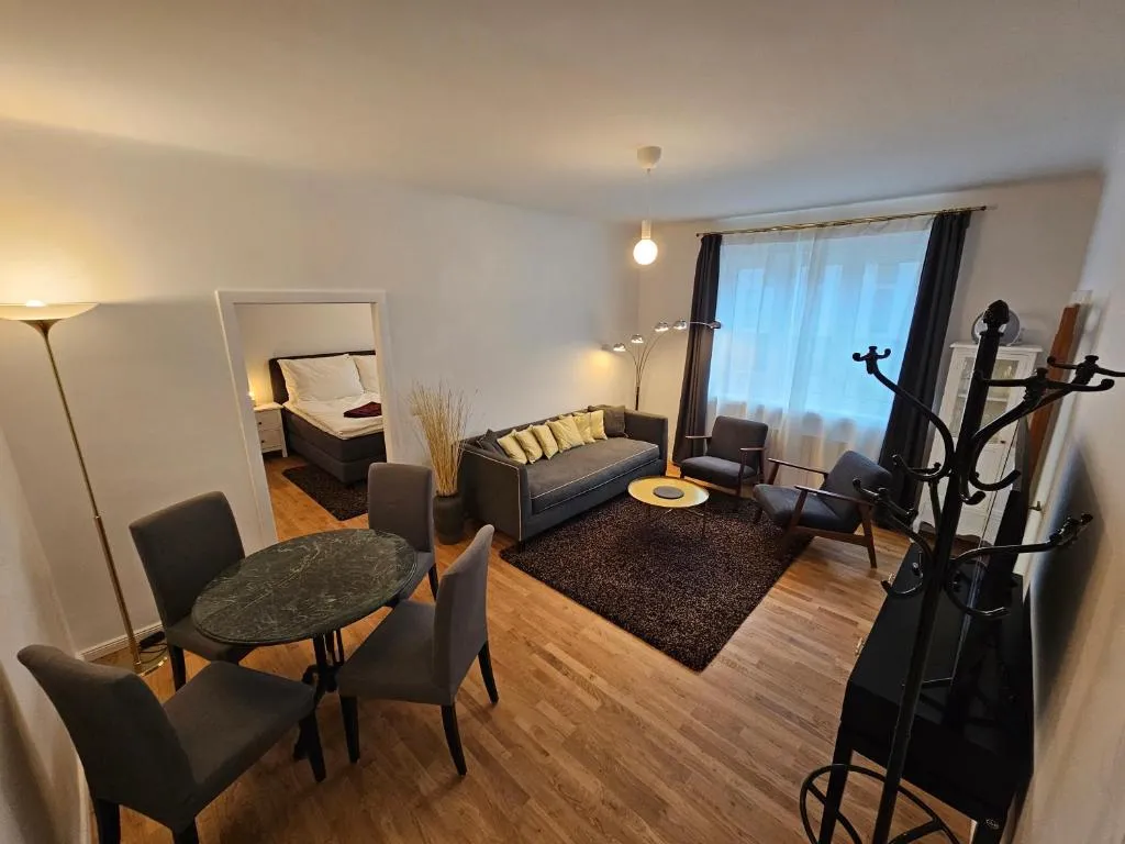 Yuki’s Place – Central Design Apartment – Vienna Trade Fair – WU Campus – Downtown – Subway