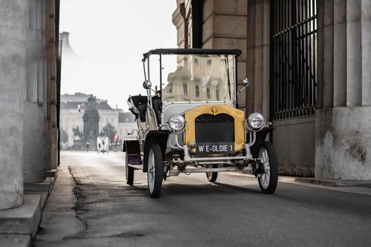 Image 4 of City Sightseeing Tour in an Electro Vintage Car (up to 5 people)