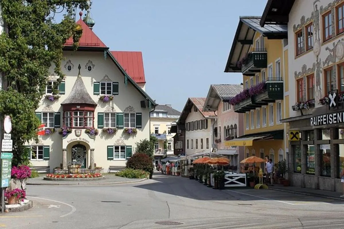 Image 2 of Private Perfect One Day Guided Tour from Vienna to Hallstatt and Salzburg