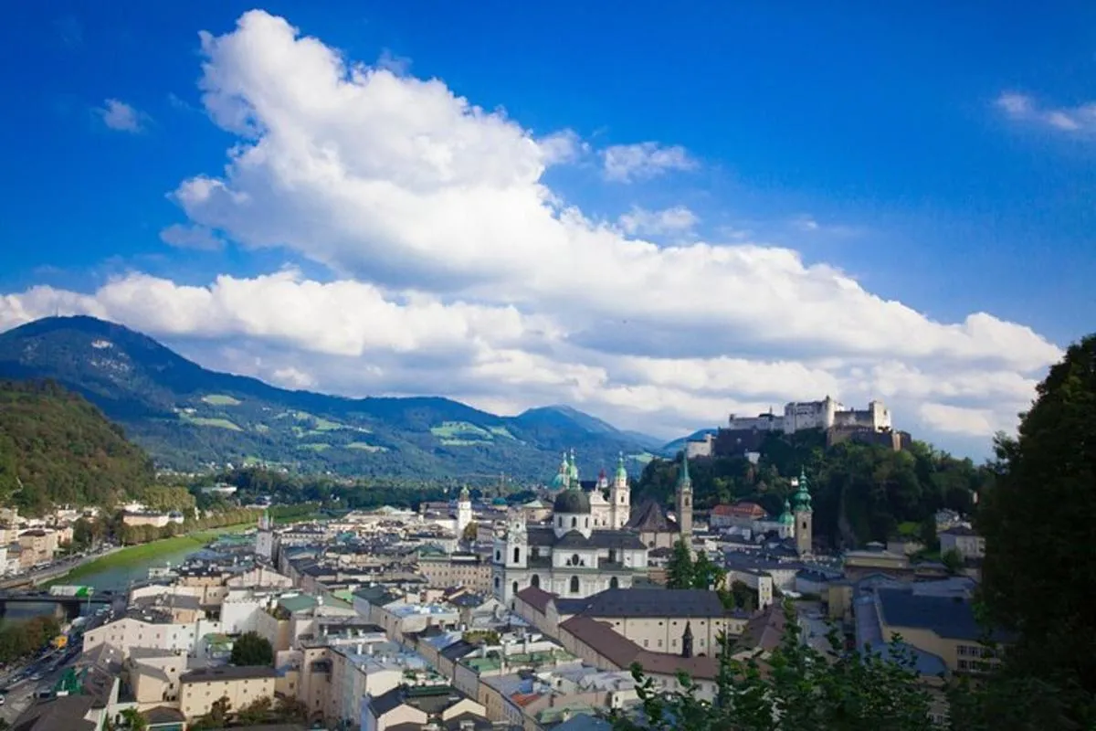 Image 2 of Transfer from Vienna to Salzburg: Private daytrip with 2 hours for sightseeing