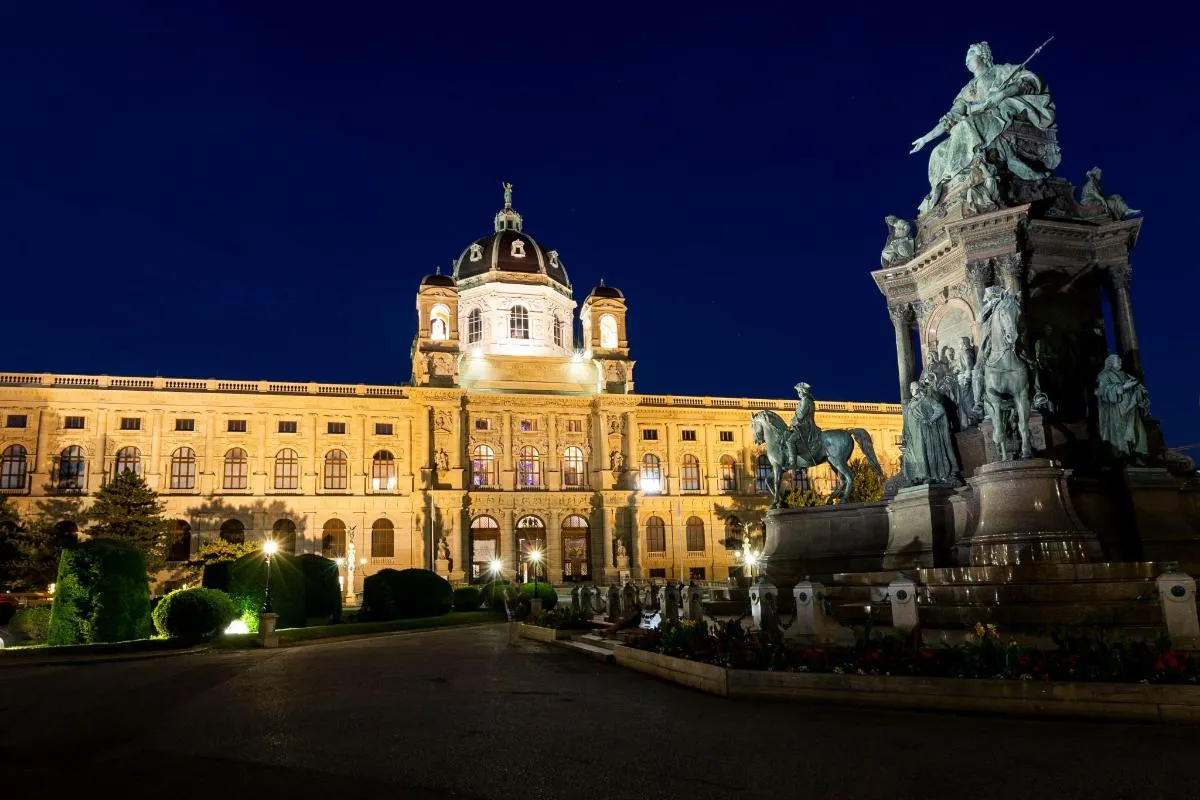 Image 1 of Vienna Panoramic Night Bus Tour
