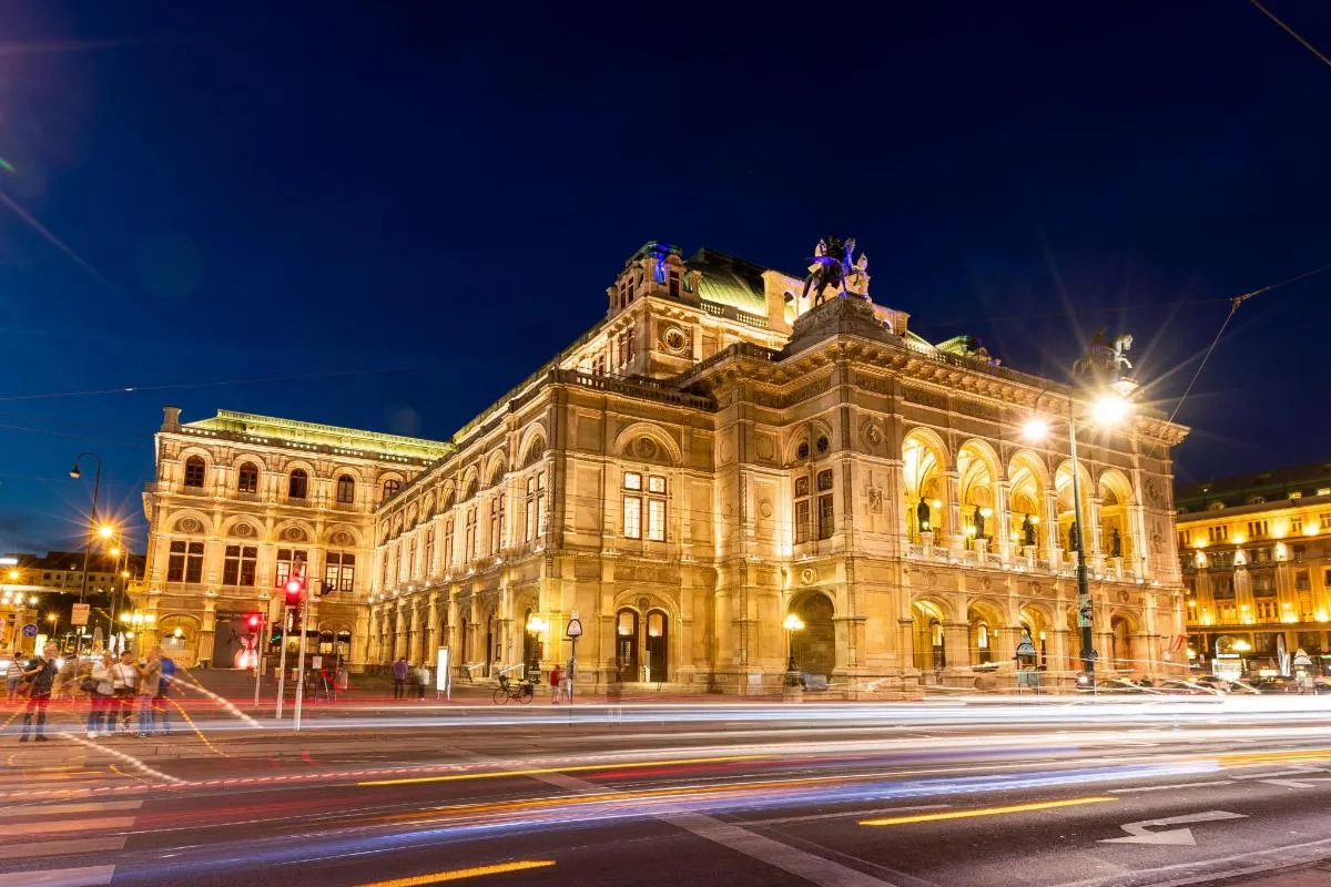 Image 2 of Vienna Panoramic Night Bus Tour