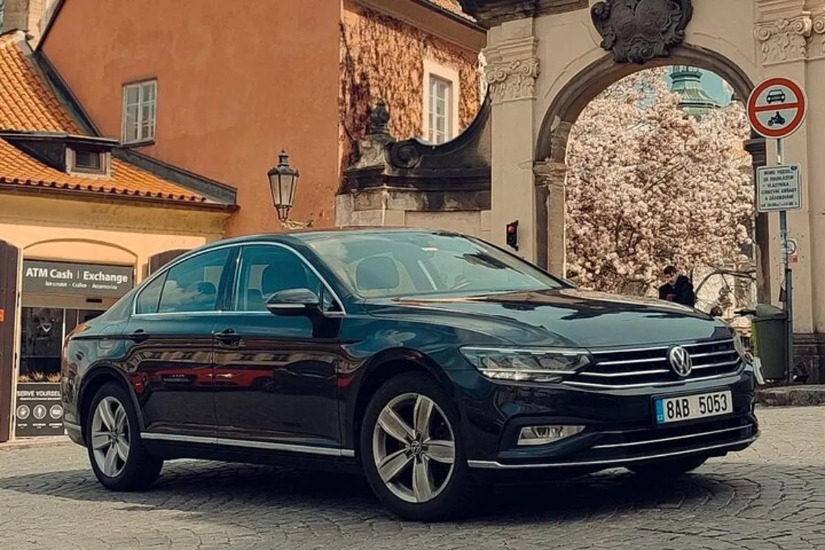 Vienna to Prague – Private Transfer by LIMOUSINE 3+1pax