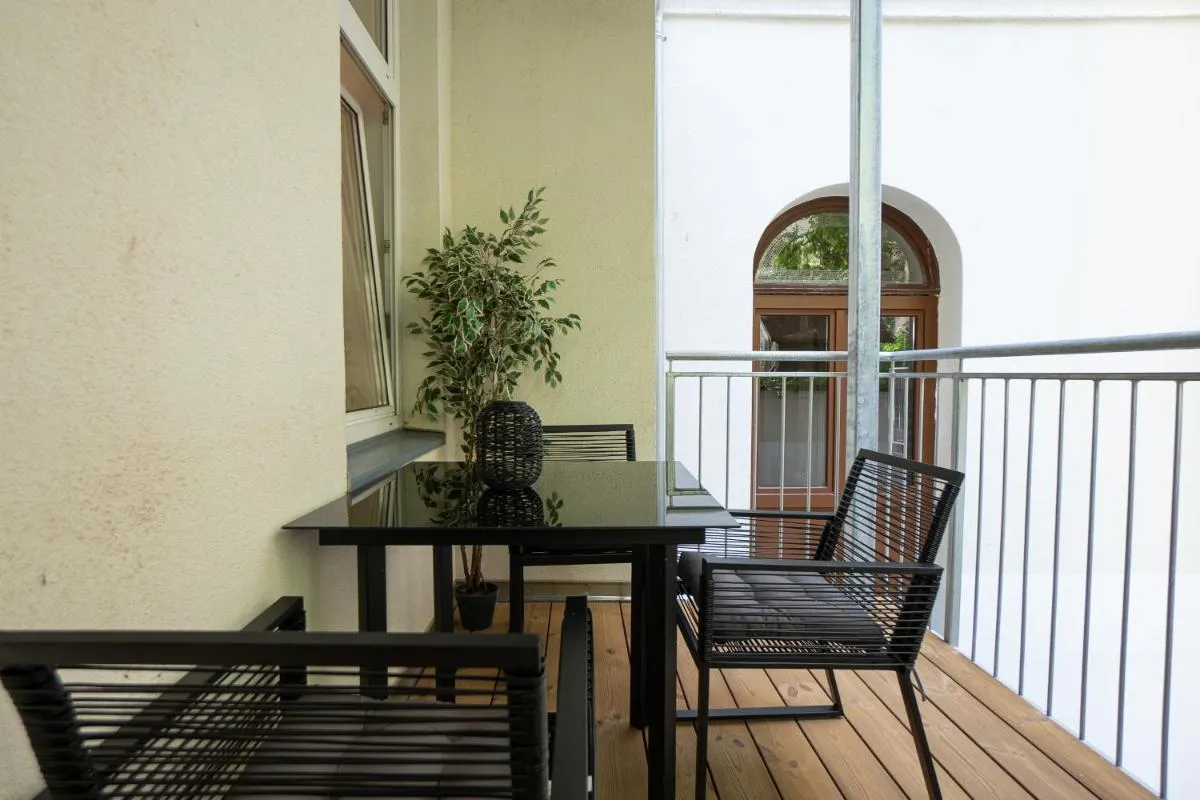 42 m2 central bright apartment with a terrace - 2