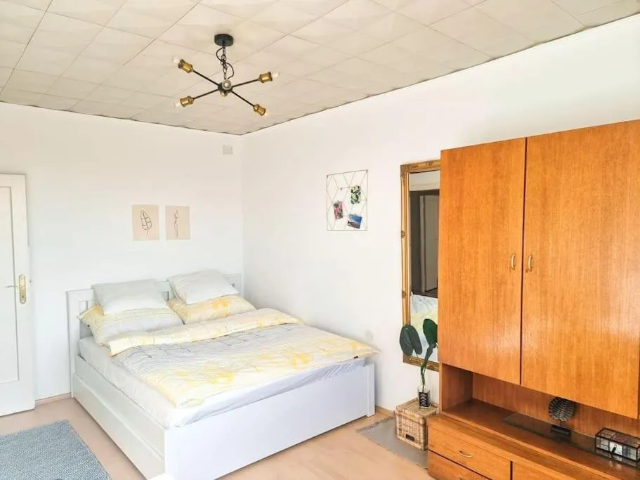 Best Rated Central Apartment Vienna – AC, WiFi, 24-7 Self Check-In, Board games, Netflix, Prime - 3