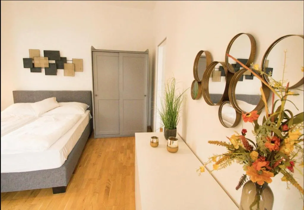 Between Schoenbrunn & the City Center (Apt. 16)