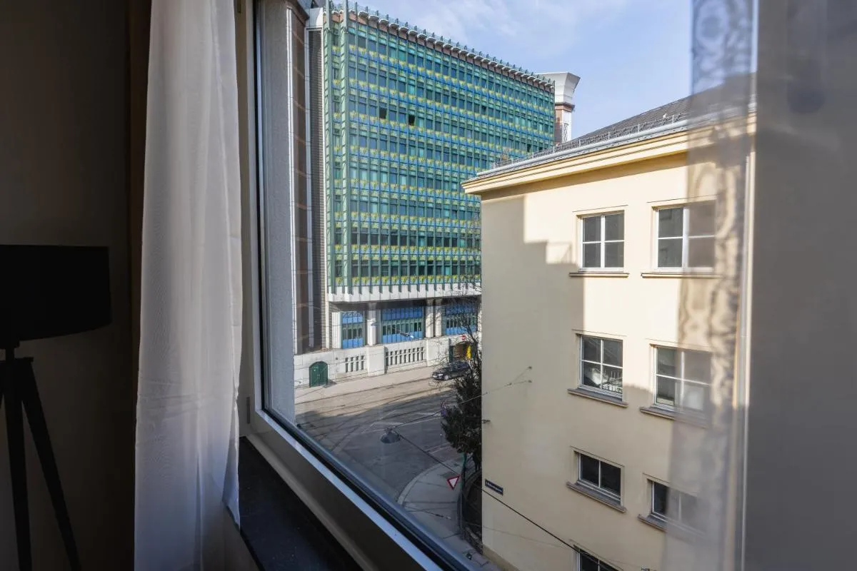 Bright stylish apartment with a huge terrace in a top location - 3