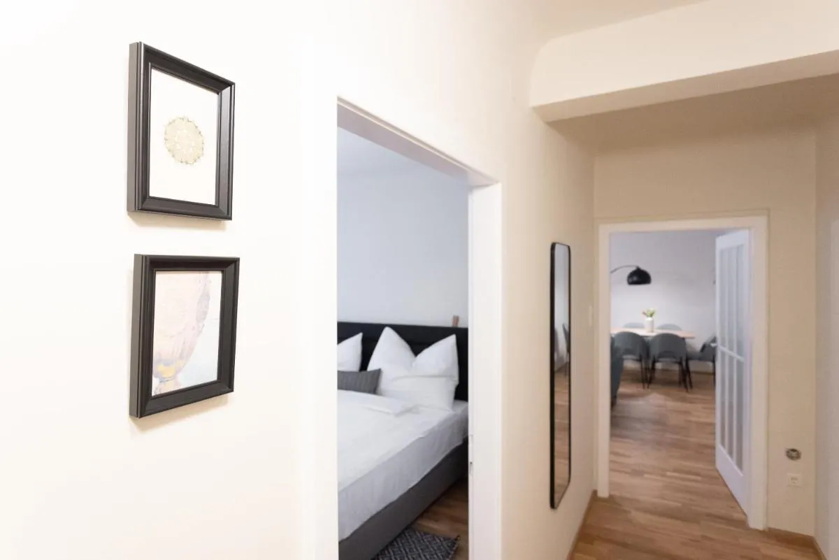 BuzzStays – Chic 1-Bed Apt by Canal Walk to Historic Centre - 3