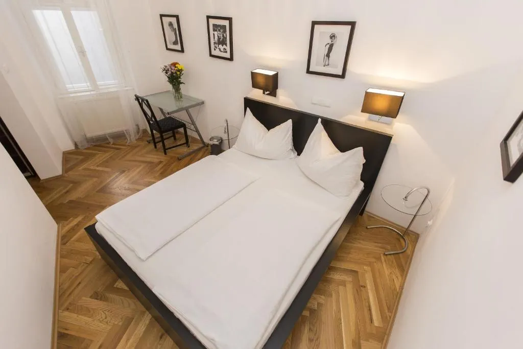 Carlton Suites