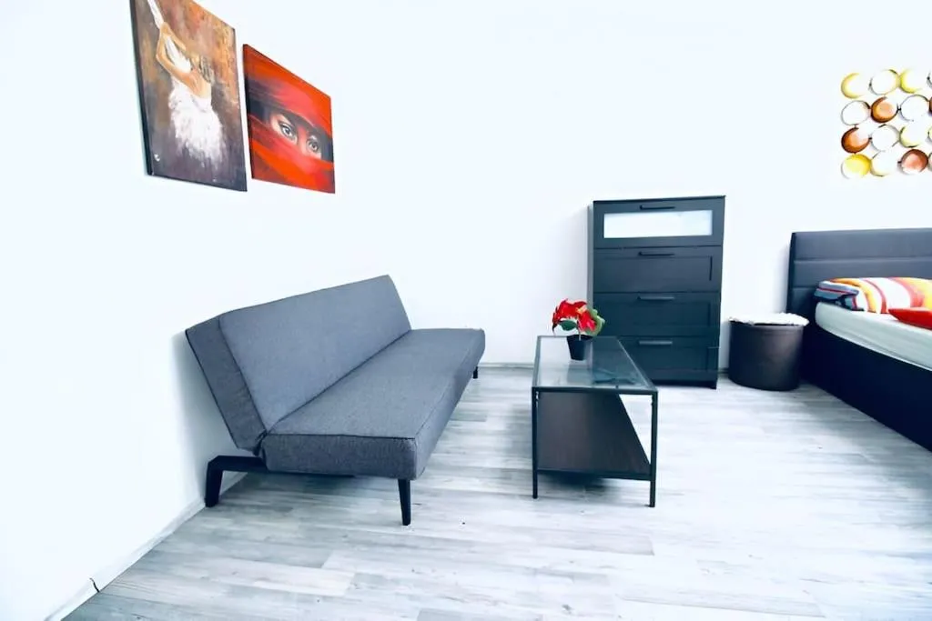Central 4BR Apt with Terrace, 10Min Walk to Augarten - 3