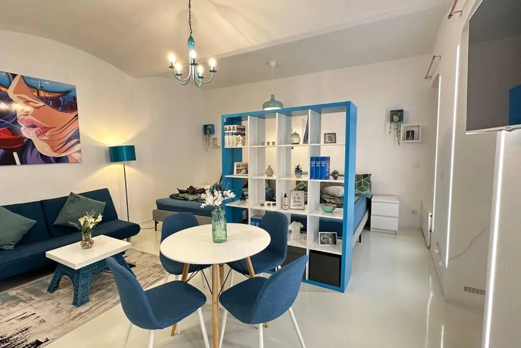 C’est la vie à Paris Apartment