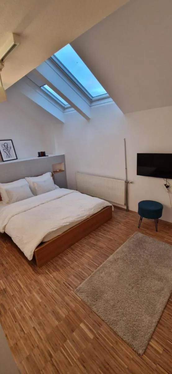 Charmantes Dachgeschoss Separee in bester Lage - 2