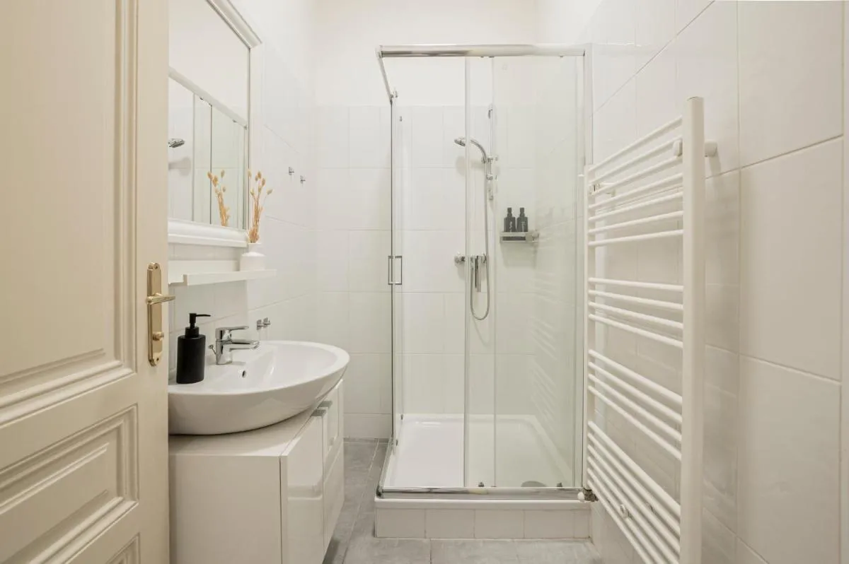 Charming APT perfect for 4-6 tram, self-checkin - 3