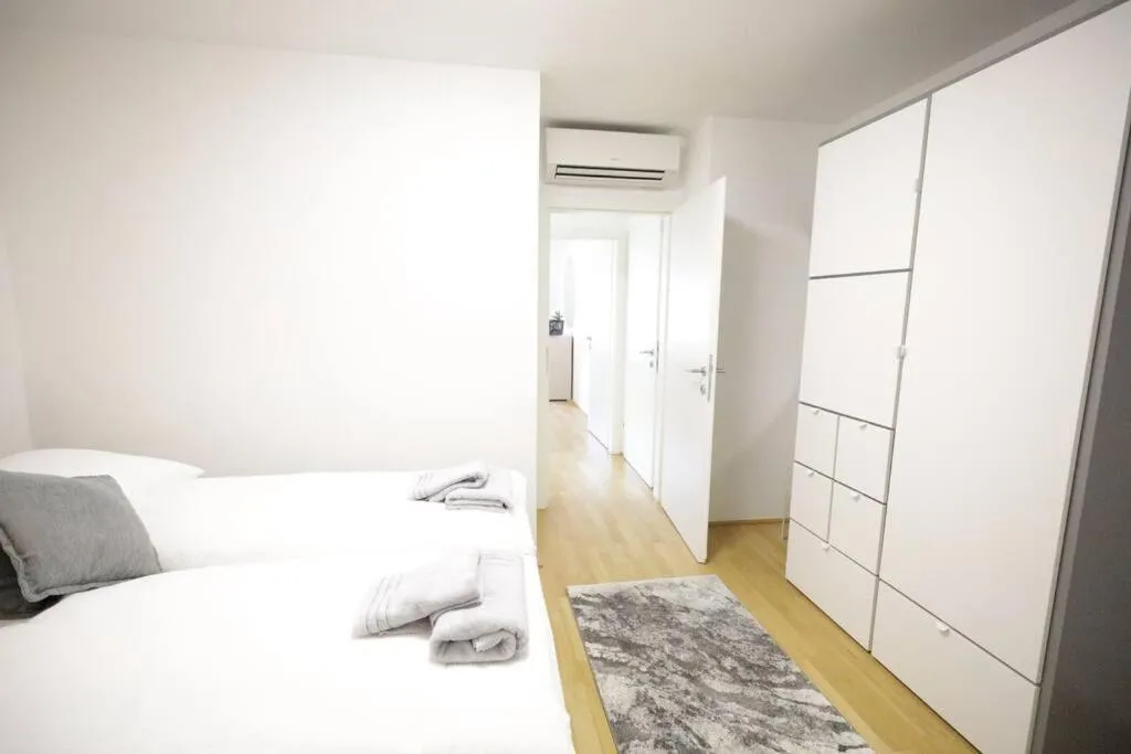Charming Flat & Balcony near CentralStation Apt15 - 2