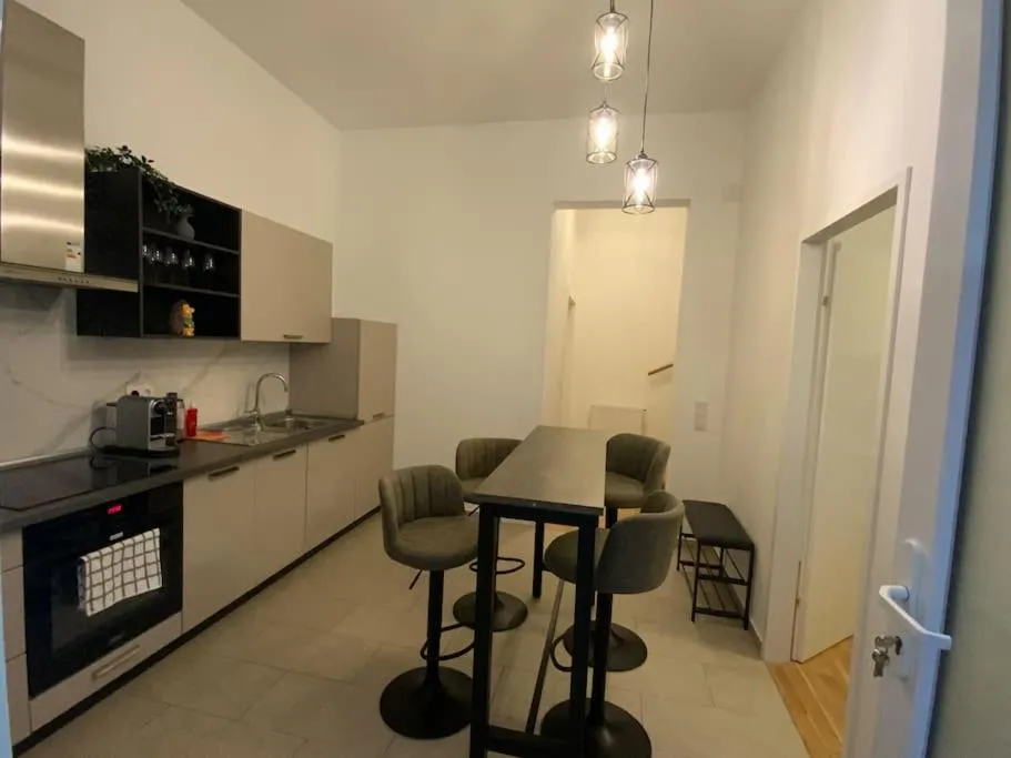 Chic Apartment w/Patio near Central Station, BG3 - 2