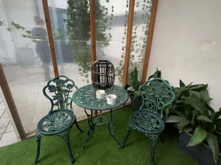 Chic Apartment w/Patio near Central Station, BG3 - 3
