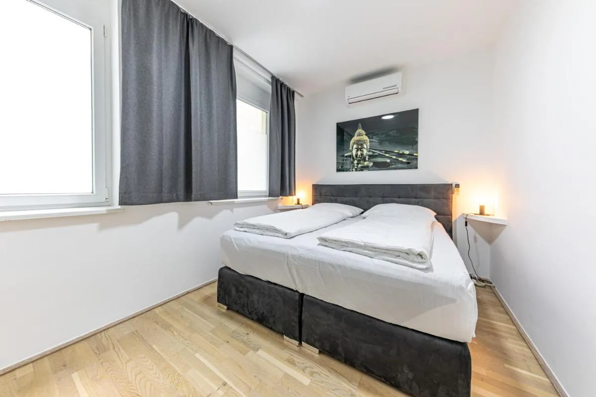 Christian Apartments Oper – contactless check in - 3