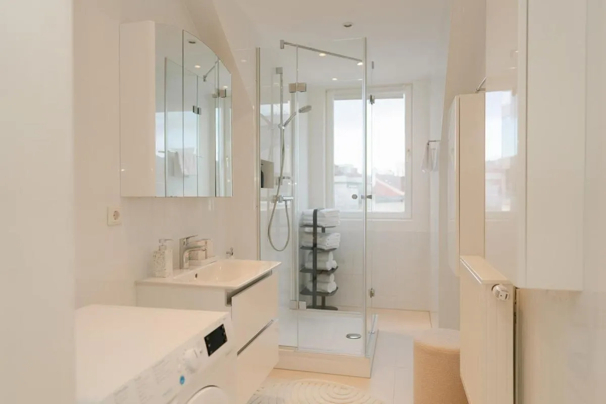 Comfy APT for 4-6, 5 min to center, No Elevator Until End 2024 - 3
