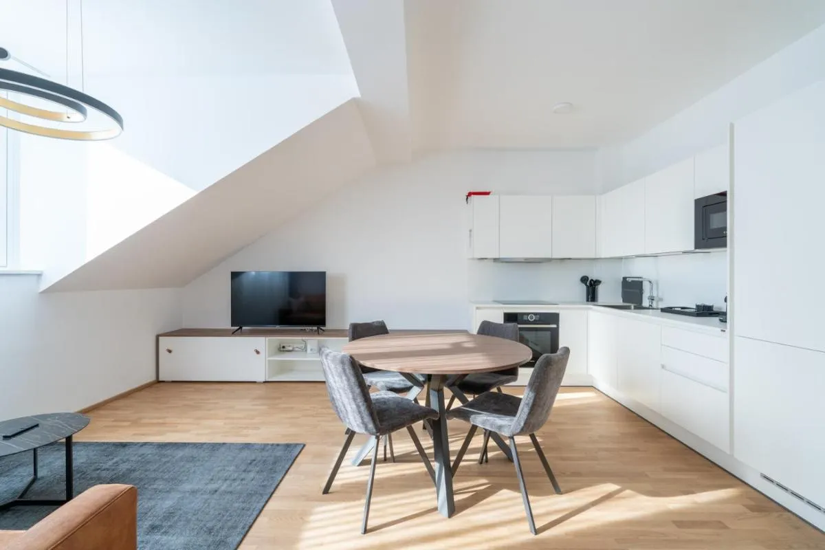 Exclusive 70 m2 Suite with Balcony and Air Conditioning - 2