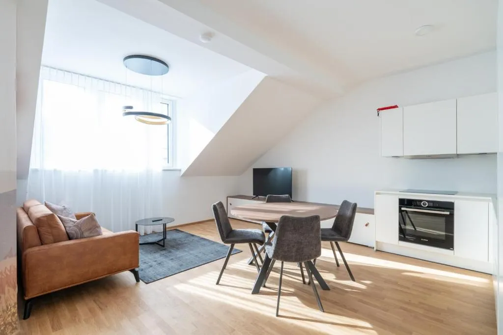 Exclusive 70 m2 Suite with Balcony and Air Conditioning