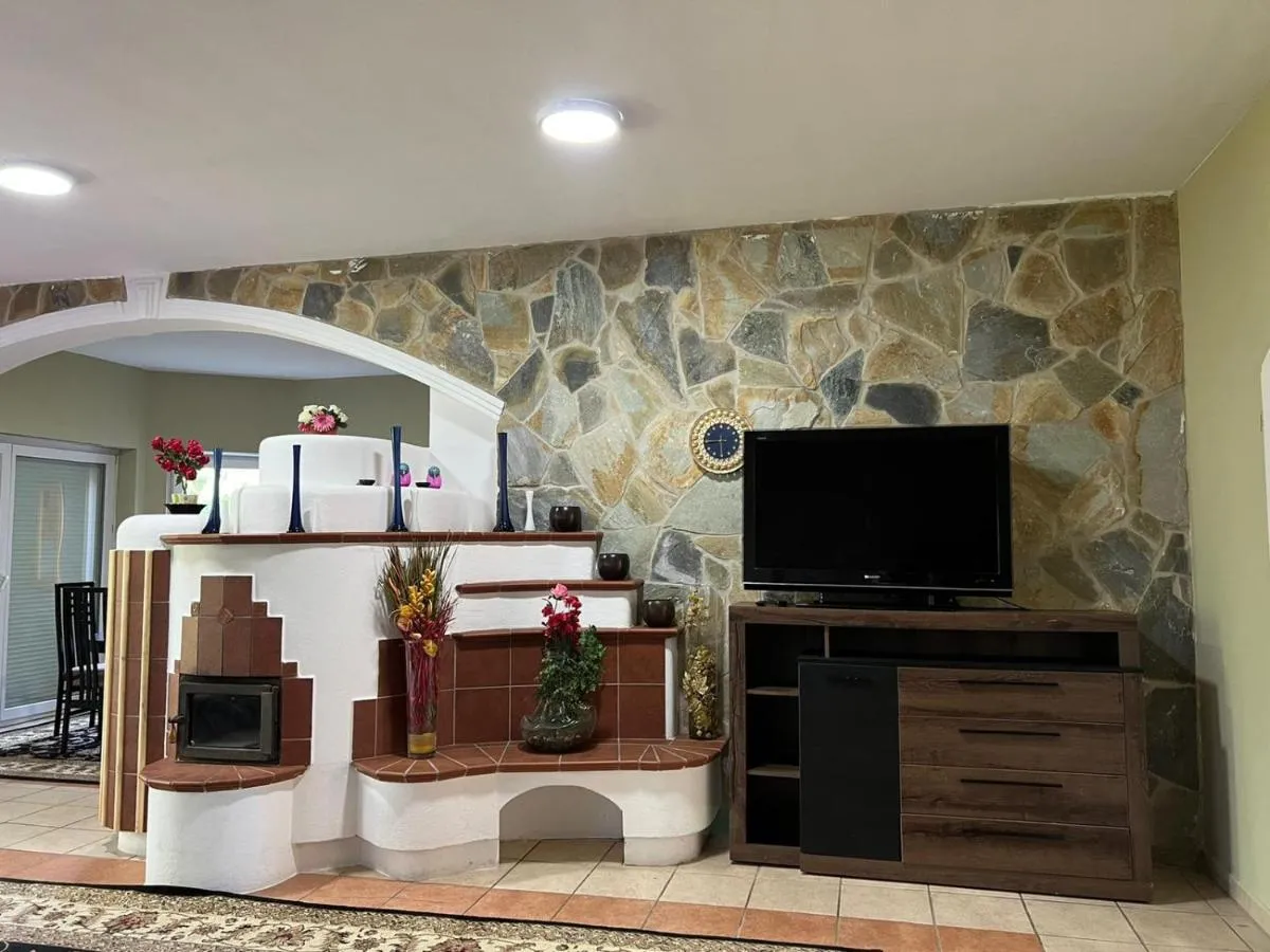 Exquisite Home w/ Free Parking – suitable for 16p+ - 2