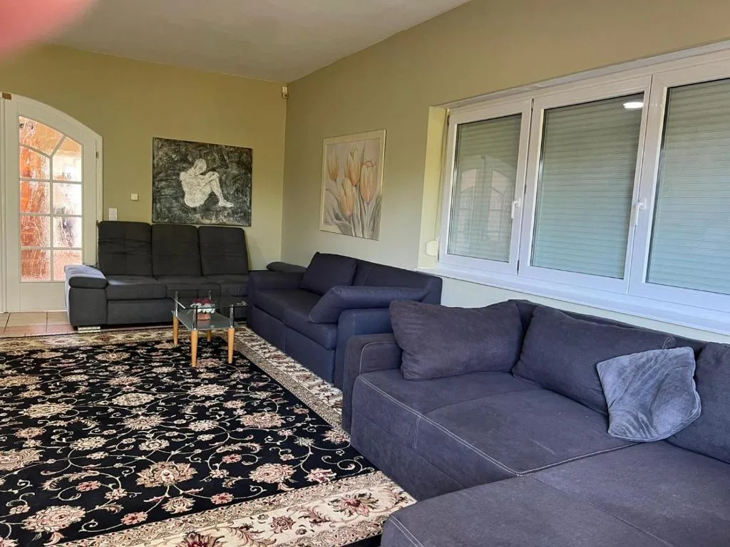 Exquisite Home w/ Free Parking – suitable for 16p+