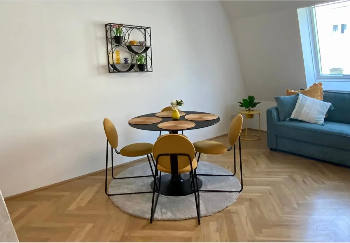 Freshly renovated Apartment in Trendy Area! HG21 - 3