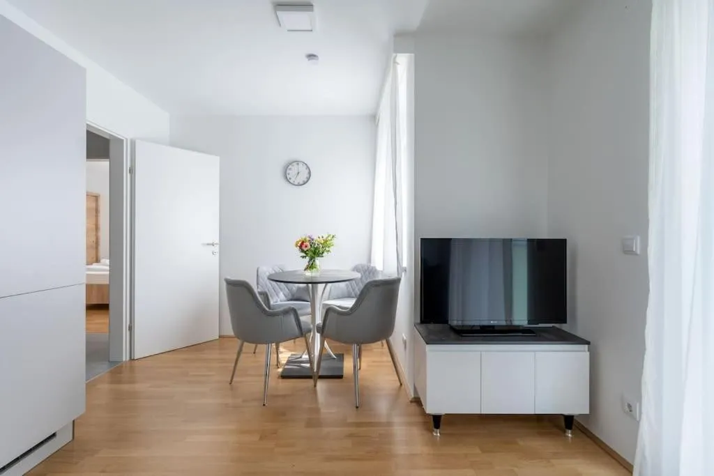 HM • 1BR with Balcony, Urban Style - 3