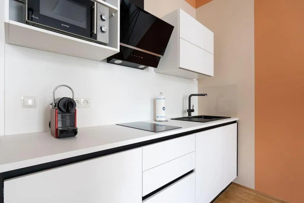 HM • Artful 1BR Suite, City Nearby - 2