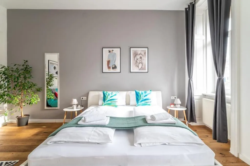 HM • Cool 1BR Near Metro & Center
