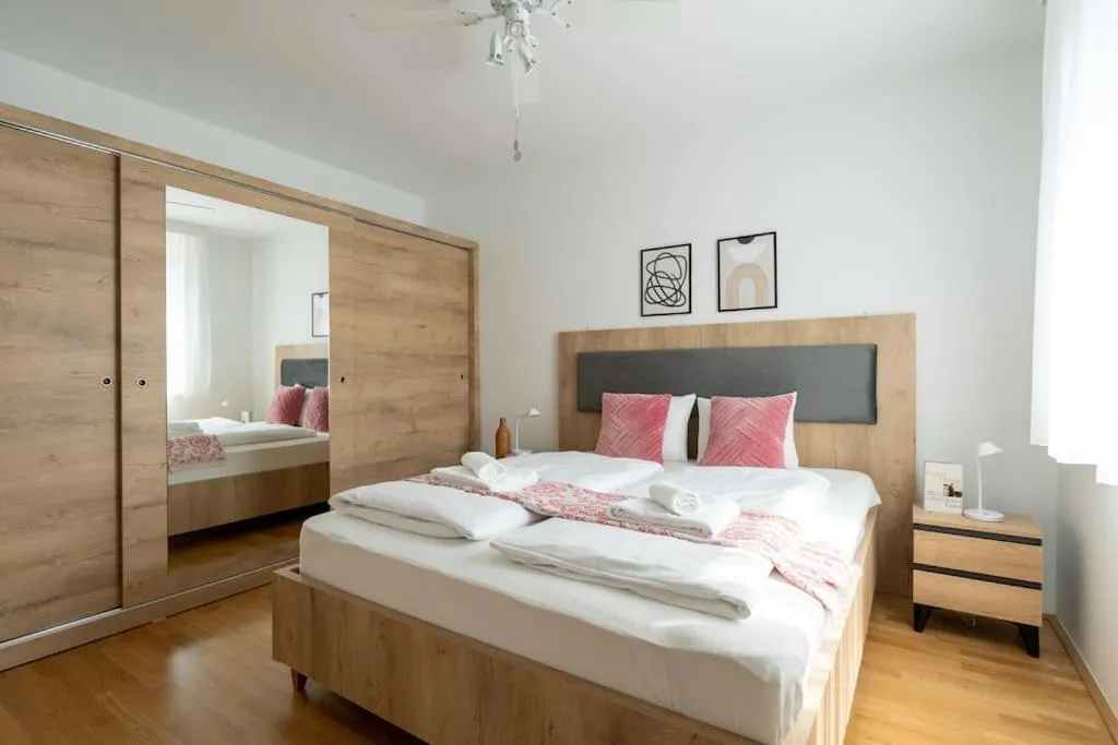 HM • Elegant 1BR Flat with Balcony