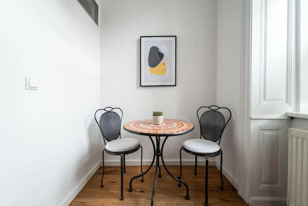 HM • Lite 1BR Near Metro & Center - 3