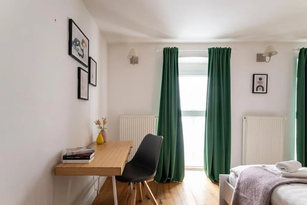 HM • Neat 1BR Duplex by Metro/Center - 2
