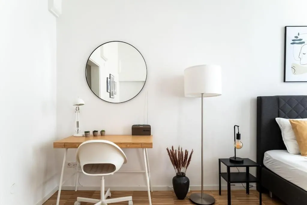 HM • Neat Studio Steps to Center - 3